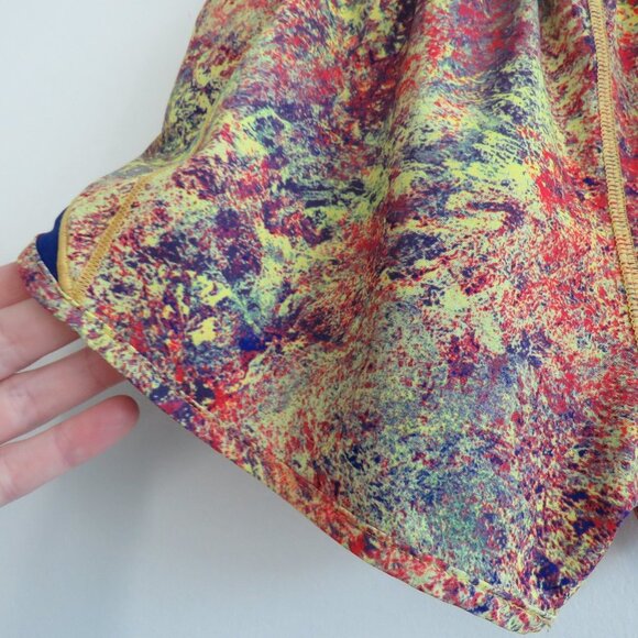 LULULEMON Seawheeze 2019 Hotty Hot Short 2.5" Multi Color - Size 6 - Picture 10 of 13
